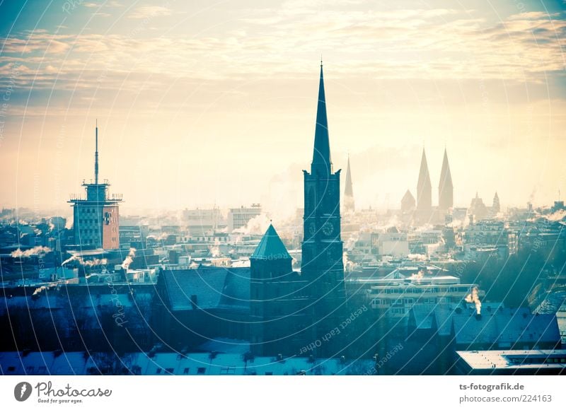 Bremen I Umwelt Urelemente Himmel Wolken Winter Wetter Nebel Stadt Hafenstadt Stadtzentrum Altstadt Skyline Kirche Dom Turm Bauwerk Gebäude Architektur Fassade