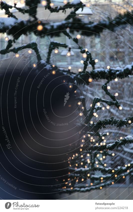 Black hole with stars Feierabend Winter Eis Frost Schnee Fußgängerzone Stern (Symbol) grün schwarz anonym Lichterkette Glühbirne Beleuchtungselement