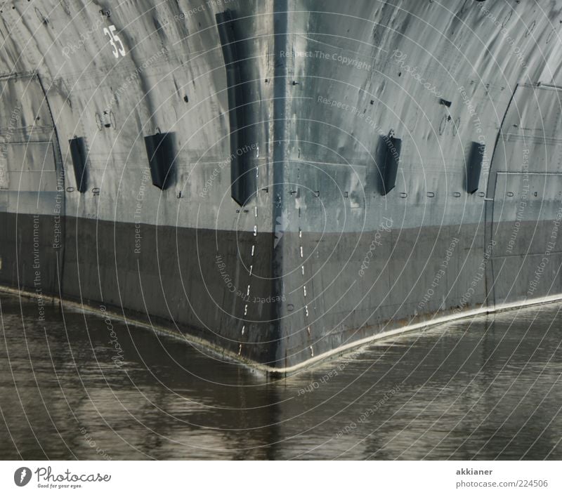 Ein Schiff wird kommen Urelemente Wasser Meer Verkehr Verkehrsmittel Verkehrswege Schifffahrt Wasserfahrzeug fahren Kriegsschiffe Schiffsbug 35 Schwarzweißfoto