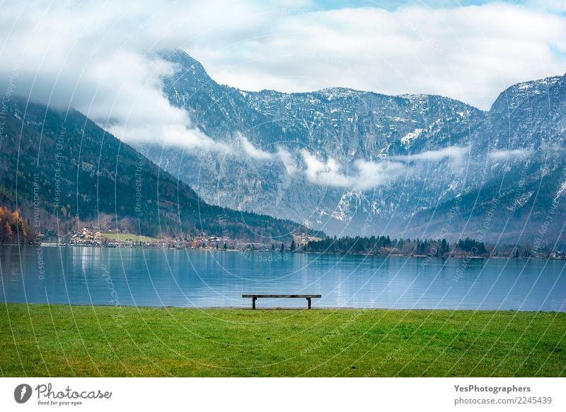 Österreichische Alpen und eine Bank am See ruhig Ferien & Urlaub & Reisen Berge u. Gebirge Natur Schönes Wetter Gipfel Seeufer Euphorie Willensstärke friedlich