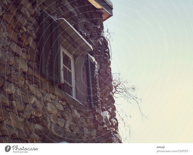 2011 entgegen Burg oder Schloss Mauer Wand Fassade Fenster alt Steinmauer Steinwand Himmel Farbfoto Textfreiraum rechts Hintergrund neutral Licht Schatten