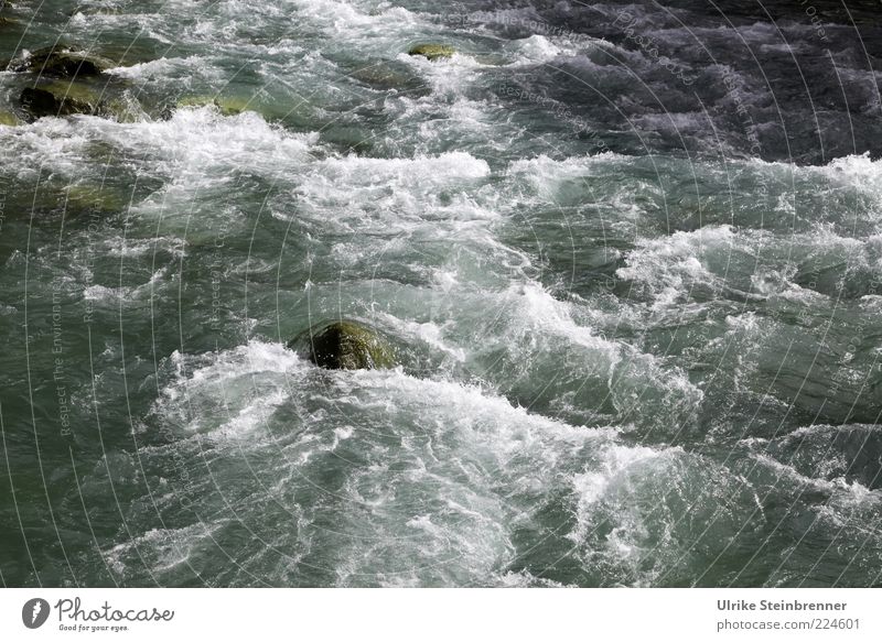 Sprudelnder Bergbach am Stuibenfall Wasser Felsen Bach glänzend nass natürlich wild Kraft Geplätscher strömen Gischt frisch Sauberkeit Naturgewalt Stein