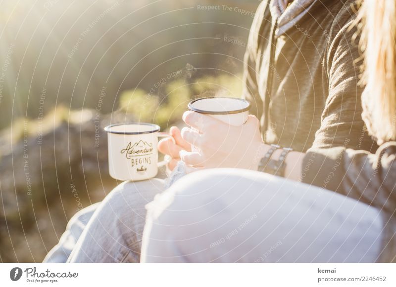 Draußen Tee trinken Getränk Becher Lifestyle Wohlgefühl Zufriedenheit Sinnesorgane Erholung ruhig Freizeit & Hobby Ferien & Urlaub & Reisen Ausflug Abenteuer