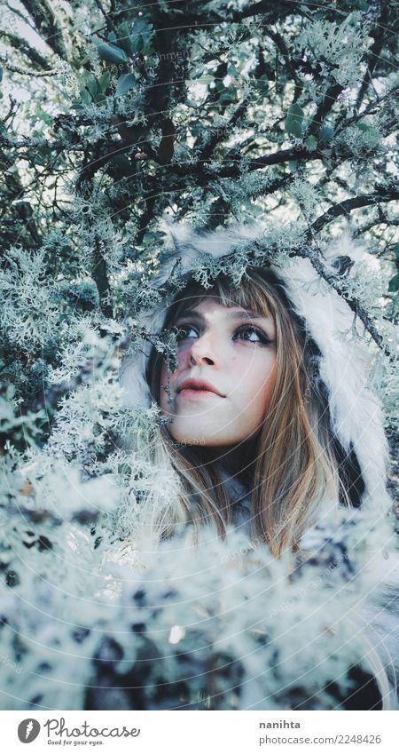 Junge schöne Frau an einem Wintertag Lifestyle exotisch Haare & Frisuren harmonisch Sinnesorgane Mensch feminin Junge Frau Jugendliche 1 18-30 Jahre Erwachsene