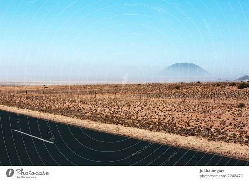 Namibia Dunst im Nirgendwo Natur Landschaft Erde Sand Himmel Wolkenloser Himmel Horizont Wärme Wüste Straße Ferien & Urlaub & Reisen Farbfoto Außenaufnahme