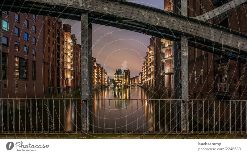 Wasserschloss Speicherstadt Hamburg Ferien & Urlaub & Reisen Tourismus historisch Elbe Europa Fleet Halbinsel Hansestadt Lagerhaus Poggenmühlenbrücke