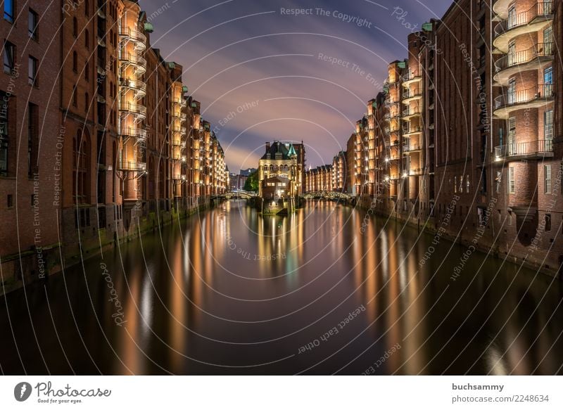 Wasserschloss Hamburg Speicherstadt Ferien & Urlaub & Reisen Tourismus historisch Elbe Europa Fleet Halbinsel Hansestadt Lagerhaus Poggenmühlenbrücke