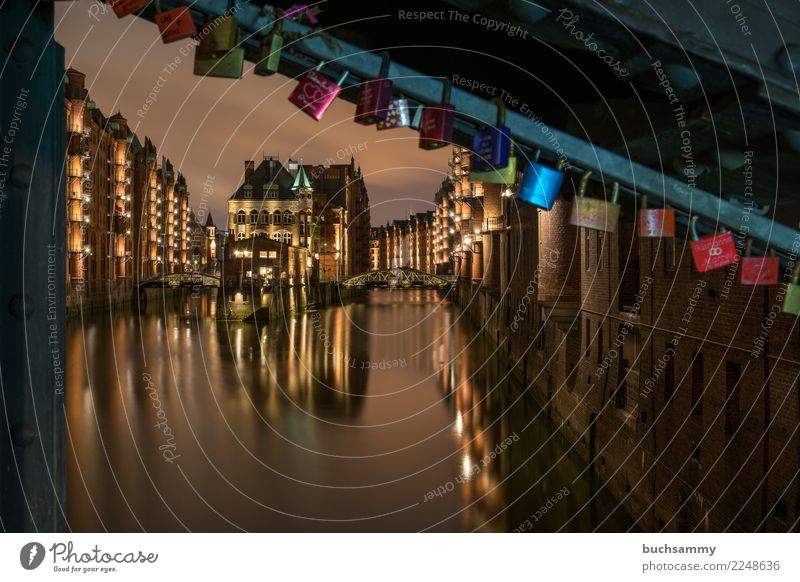 Speicherstadt Hamburg Wasserschloss Ferien & Urlaub & Reisen Tourismus historisch Elbe Europa Fleet Halbinsel Hansestadt Lagerhaus Poggenmühlenbrücke