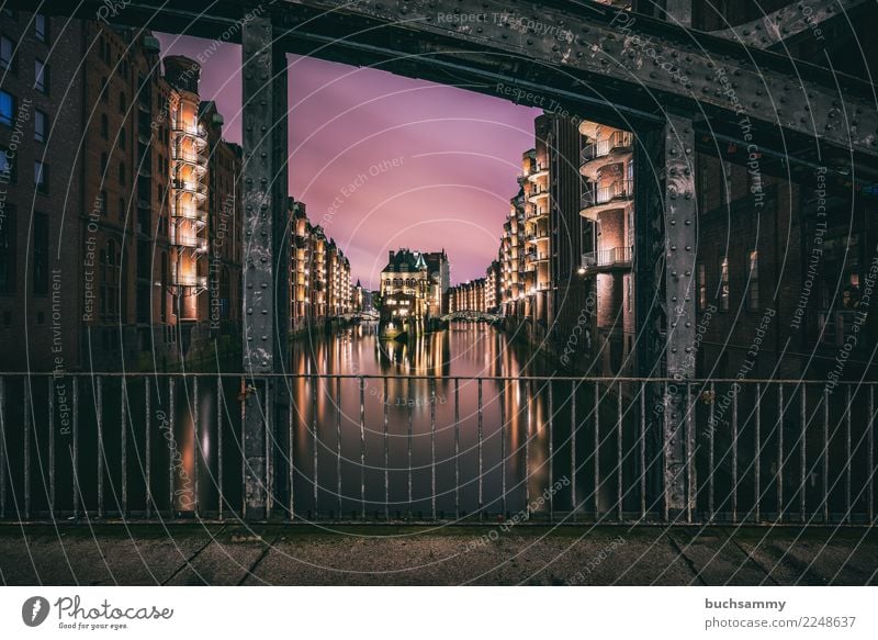 Wasserschloss Speicherstadt Hamburg Ferien & Urlaub & Reisen Tourismus historisch Elbe Europa Fleet Halbinsel Hansestadt Lagerhaus Poggenmühlenbrücke