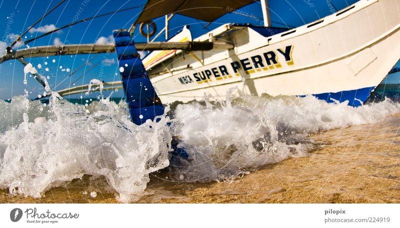 Sintflut exotisch Sommer Meer Wellen Urelemente Wasser Strand Tradition Farbfoto Außenaufnahme Nahaufnahme Tag Sonnenlicht Starke Tiefenschärfe Weitwinkel