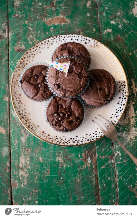 Schoko Schoko Schoko Lebensmittel Kuchen Dessert Süßwaren Muffin Ernährung Essen Kaffeetrinken Bioprodukte Diät Teller Gabel Kuchengabel genießen lecker süß