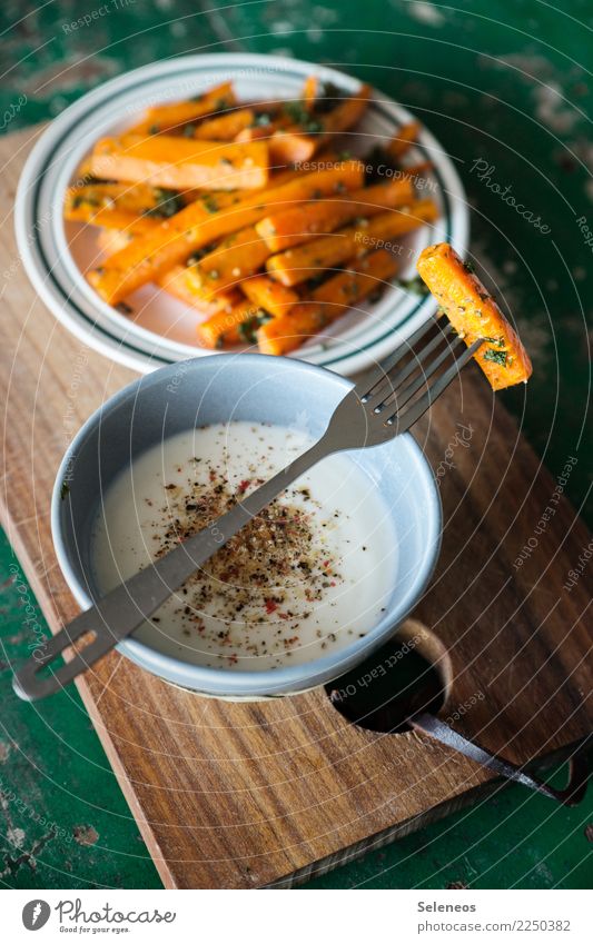 Karottensnack Möhre Snack Joghurt Joghurtsauce Petersilie Vegetarische Ernährung Gemüse Gesundheit Lebensmittel frisch Gesunde Ernährung Bioprodukte Farbfoto