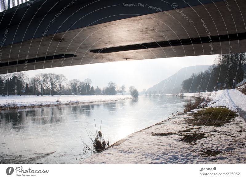 Weserbrücke sehen... und sterben? Umwelt Natur Wasser Wetter Schönes Wetter Eis Frost Schnee Fluss Höxter Weserbergland Nordrhein-Westfalen Brücke glänzend kalt