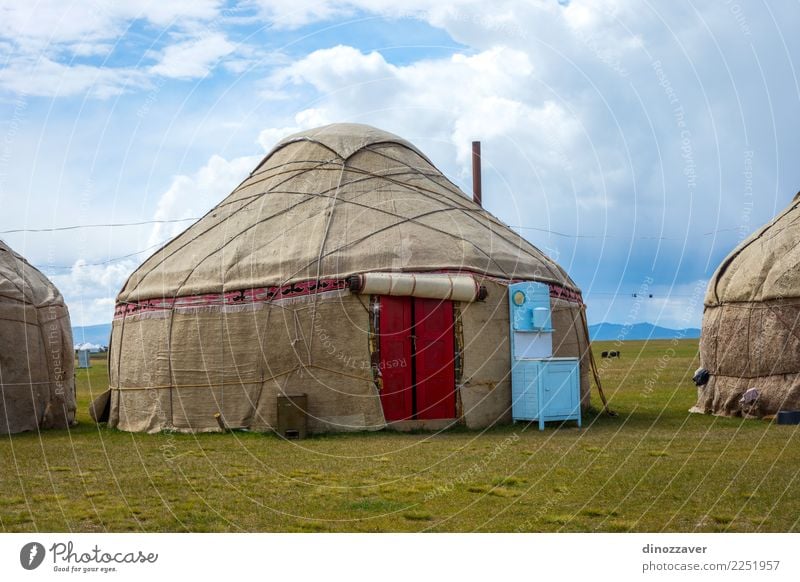 Jurte, Nomadenhaus Ferien & Urlaub & Reisen Tourismus Camping Sommer Berge u. Gebirge Haus Kultur Natur Landschaft Gras Wiese Hügel See Holz grün weiß Tradition