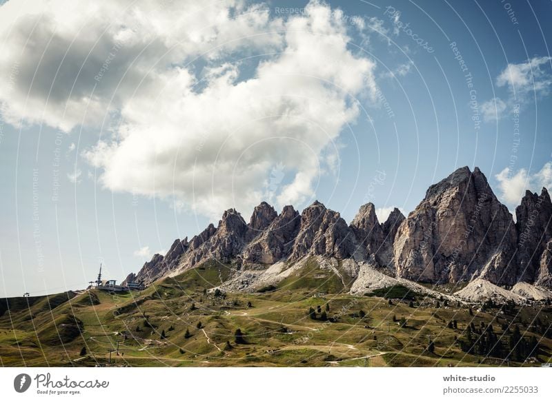 Kratzig Umwelt Natur Landschaft Felsen Berge u. Gebirge Gipfel wandern Zacken Bergzacken Kamm Bergkamm König Dolomiten Alpen Sommer Sommerurlaub Außenaufnahme