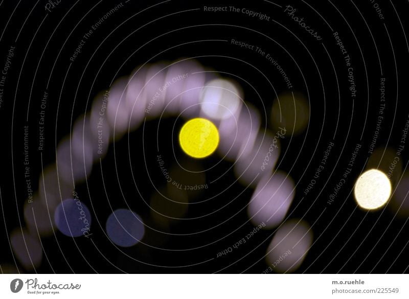 GELB Jahrmarkt Riesenrad gelb schwarz weiß leuchten Lichterscheinung Nachtleben Unschärfe Lampenlicht Lichtspiel Punkt Lichtpunkt Farbfoto Außenaufnahme Muster