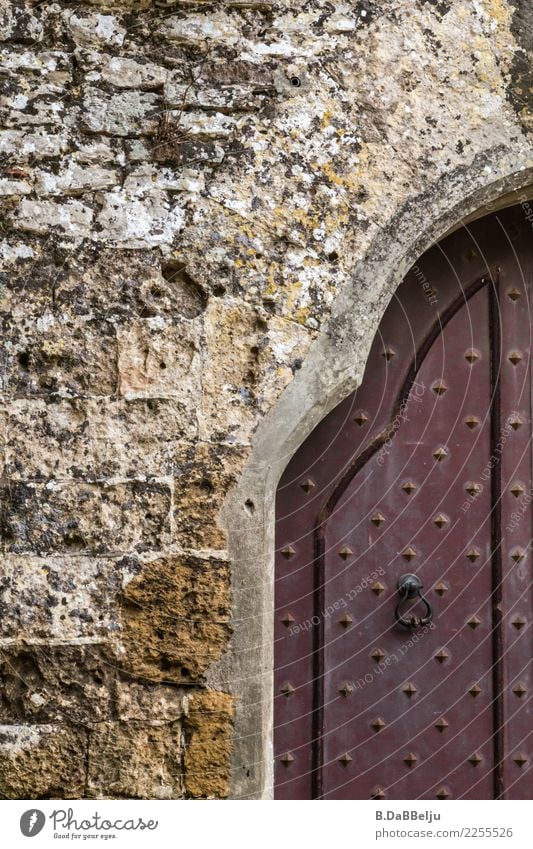 Tor Italien Sizilien Urlaub Außenaufnahme Burgmauer Ritterzeit Burg oder Schloss Mauerstein Torbogen Holztür alt Farbfoto Menschenleer historisch Altstadt