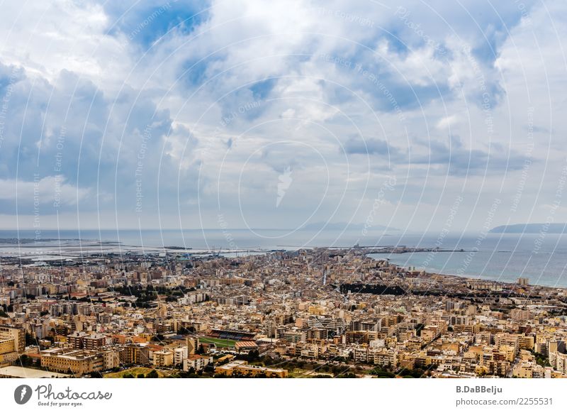 Blick auf Trapani (Sizilien). Italien Urlaub Ferien & Urlaub & Reisen Farbfoto Meer Außenaufnahme Tourismus Menschenleer Flair mediterran Gebäude südländisch