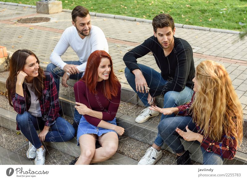 Gruppe junge Leute zusammen draußen im städtischen Hintergrund Lifestyle Freude Glück schön Mensch maskulin feminin Junge Frau Jugendliche Junger Mann