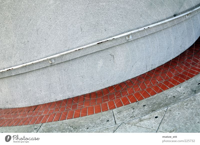 Treppe ohne Stufen Architektur Mauer Wand Geländer übergangslos Stein Beton stagnierend aufwärts abwärts Steigung Farbfoto Außenaufnahme Textfreiraum oben Tag