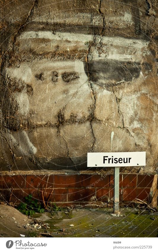 Wartestellung Friseur Mauer Wand Schriftzeichen Schilder & Markierungen Hinweisschild Warnschild lustig skurril Wort verrückt Farbfoto Außenaufnahme