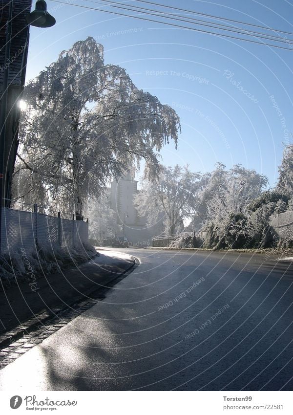 Winterglauben Schneelandschaft Schattenspiel Verkehr Frost Raureif