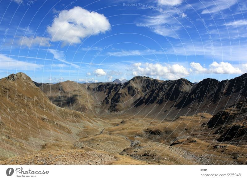 menschenleer Ferne Freiheit Berge u. Gebirge Umwelt Natur Landschaft Pflanze Urelemente Erde Himmel Wolken Horizont Herbst Schönes Wetter Moos Wiese Hügel