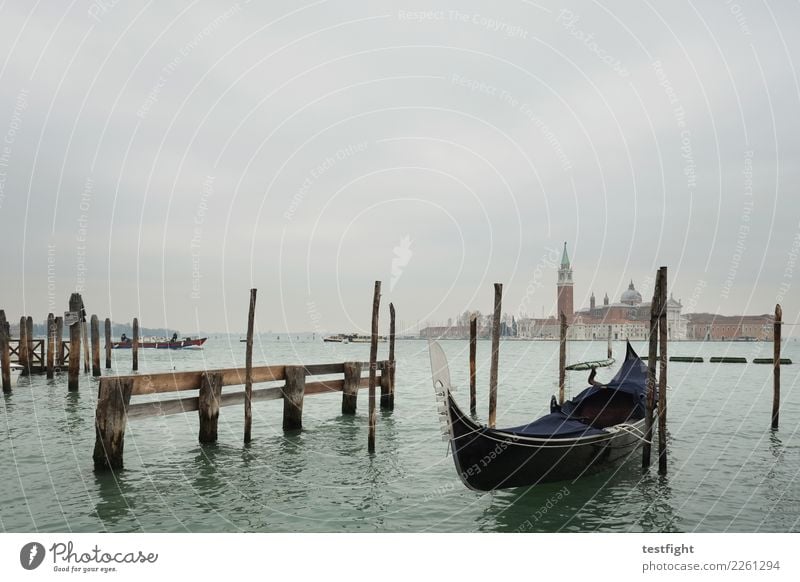 El Gondel Umwelt Natur Wolken Klima Nebel Regen Küste Meer Stadt Hafenstadt Haus Kirche Dom Palast Riesenrad trist Venedig Farbfoto Textfreiraum oben Dämmerung