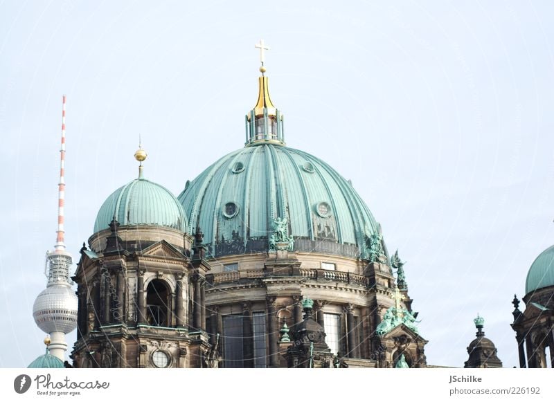 his home Berlin Berliner Fernsehturm Hauptstadt Skyline Kirche Dom Turm Bauwerk Gebäude Architektur Dach Sehenswürdigkeit Wahrzeichen hell ästhetisch Kultur