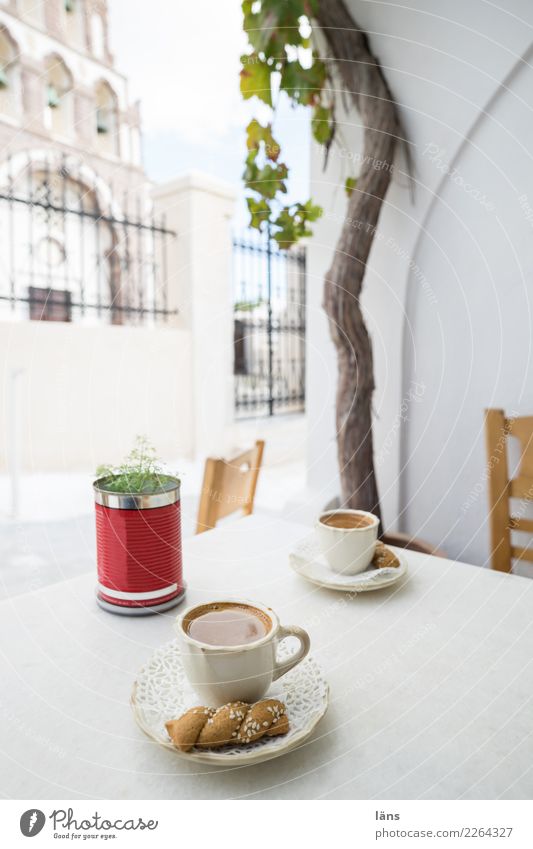 Cafe Teigwaren Backwaren Getränk Heißgetränk Kaffee Teller Tasse Ferien & Urlaub & Reisen Tourismus Altstadt Haus Kirche Mauer Wand Fassade einzigartig