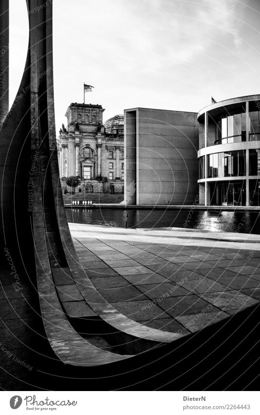 Bogen Berlin Berlin-Mitte Stadt Hauptstadt Stadtzentrum Menschenleer Bauwerk Gebäude Architektur Mauer Wand Fassade Sehenswürdigkeit Deutscher Bundestag grau