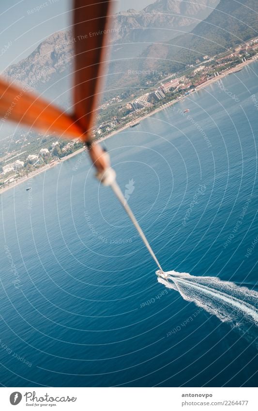 über die Türkei fliegen Lifestyle Abenteuer Freiheit Sommer Sonne Strand Wellen Bootsfahrt Sportboot Jacht Motorboot blau Schnellboot Meer Fallschirm Wasser