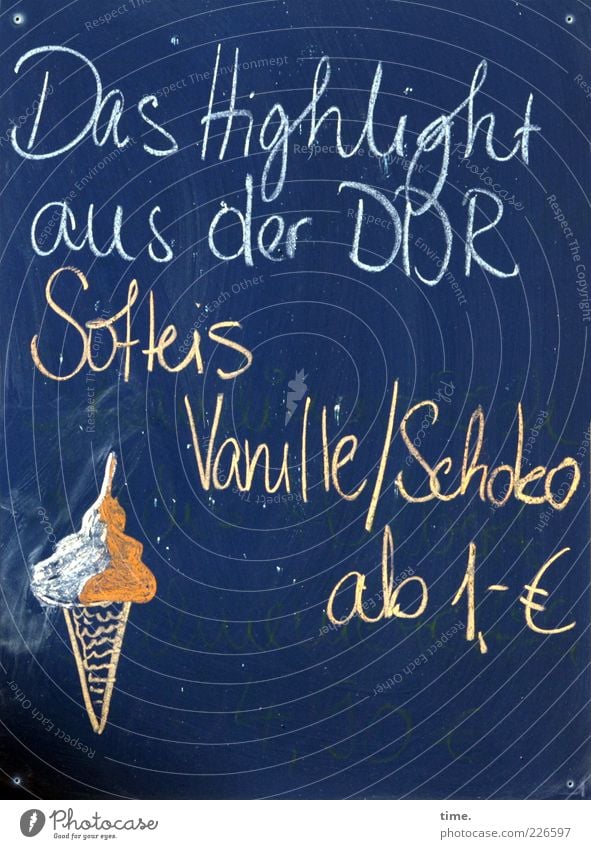 Es war nicht alles schlecht ... damals ... Speiseeis Schokolade Sommer Restaurant Tafel Gemälde Schilder & Markierungen süß blau Werbung Hinweis Waffel Softeis