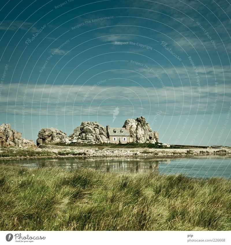 grundstein Umwelt Natur Pflanze Wasser Himmel Sommer Schönes Wetter Gras Felsen See Haus Sehenswürdigkeit Denkmal Stein alt außergewöhnlich blau Schutz