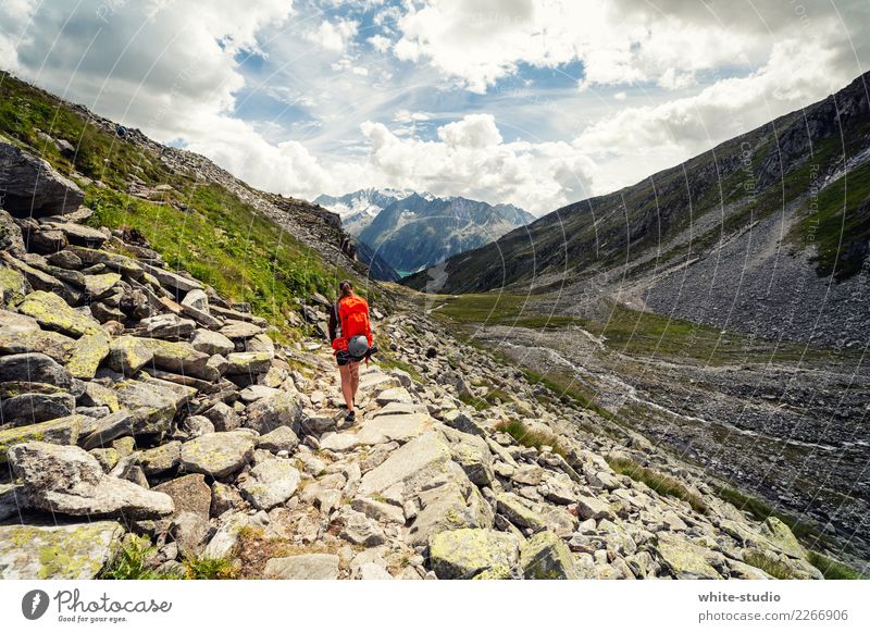 Einsam unterwegs Leben Wohlgefühl Zufriedenheit Sinnesorgane Ferien & Urlaub & Reisen Tourismus Ausflug Abenteuer Ferne Freiheit Berge u. Gebirge wandern 1