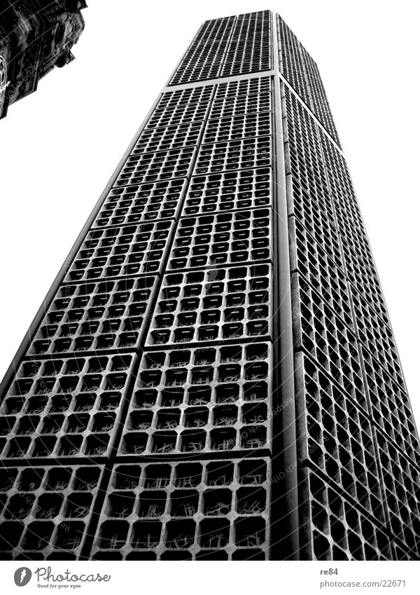 Berlin impression1 Gedächtnis Kurfürstendamm grau weiß Osten Krieg Mauer rot Mensch Denkmal Grenze Gotteshäuser Religion & Glaube Friedrichstr. Kurfürstendamm