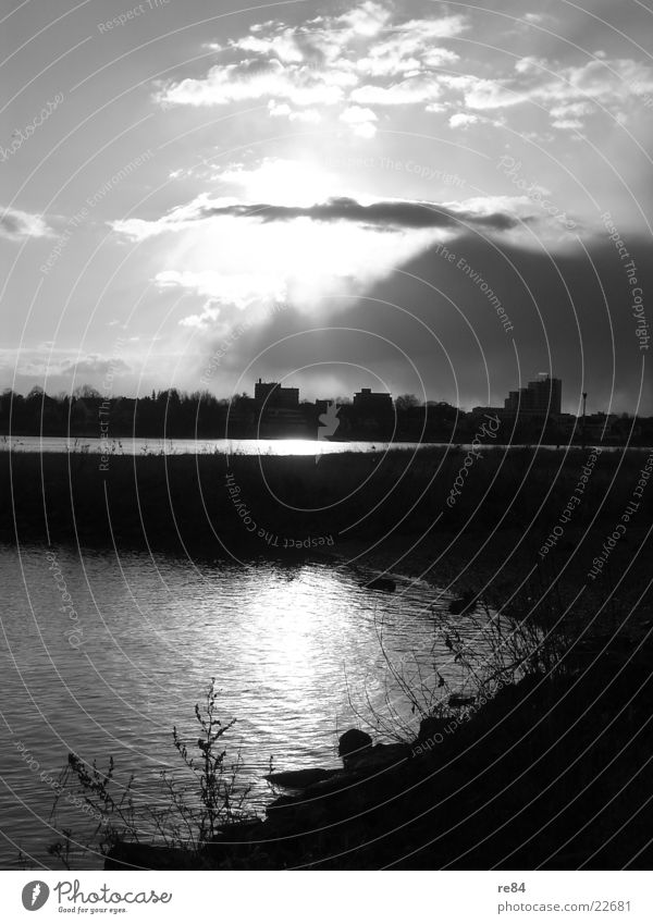 Sonnenuntergang Köln Feb 2005 p2 schwarz Wolken Licht dunkel weiß Schatten reflektion Rhein Kraft Beleuchtung Himmel Kontrast