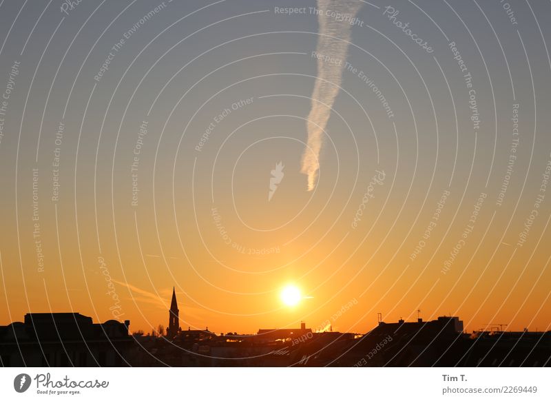 Prenzlauer Berg Stadt Hauptstadt Stadtzentrum Altstadt Skyline Menschenleer Kirche Stimmung zionskirche Himmel Wolken Kondensstreifen Farbfoto Außenaufnahme