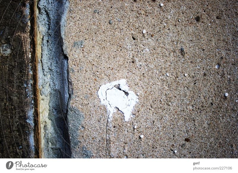 Schandfleck Stein Sand Stahl Rost Zeichen Linie eckig retro grau skurril Umwelt Farbfoto Tag Oberfläche Oberflächenstruktur Menschenleer Fuge Riss vertikal