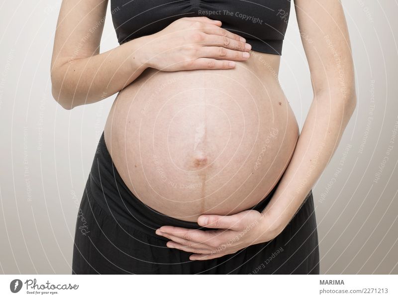 Babybauch Leben Mensch feminin Frau Erwachsene Mutter Familie & Verwandtschaft Haut Hand Bauch 1 berühren festhalten Liebe Glück schwanger Eltern Farbfoto