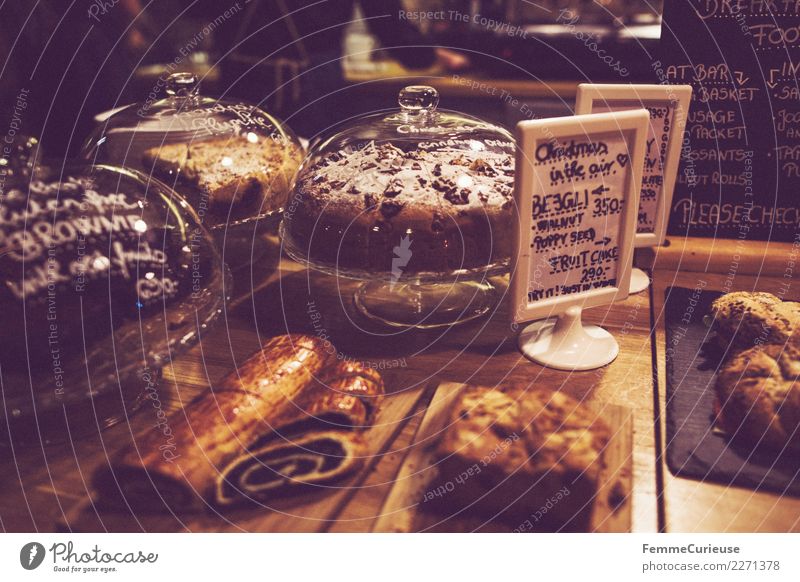 Selection of cake and pastries in coffeehouse Getreide Teigwaren Backwaren Croissant Kuchen Dessert Süßwaren Ernährung Frühstück Kaffeetrinken Bioprodukte