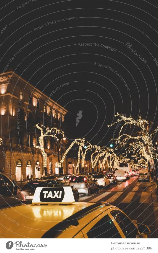 Yellow cab on street at night in Budapest Verkehr Verkehrsmittel Verkehrswege Personenverkehr Straßenverkehr Autofahren Güterverkehr & Logistik Taxi gelb