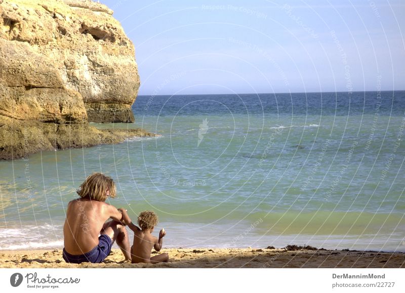 Traumstrand Strand Vater Sohn Meer Mensch Felsen