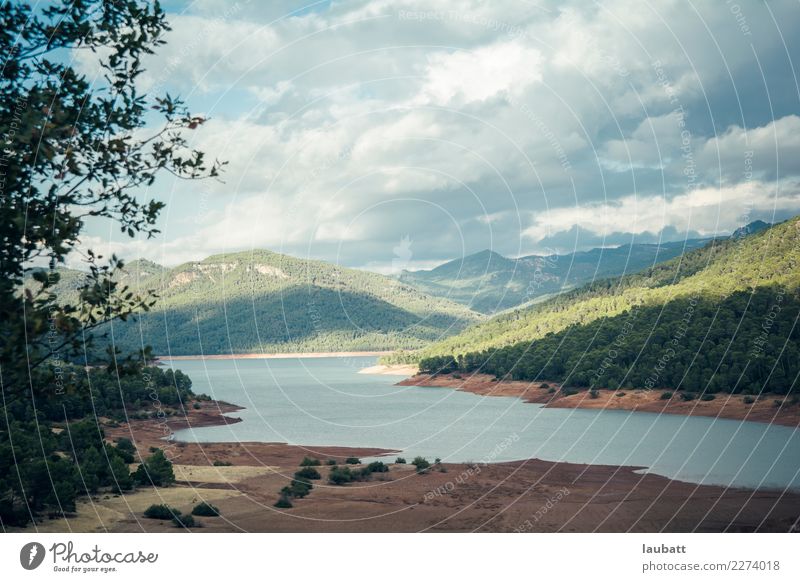 Der See Umwelt Natur Landschaft Luft Wasser Wolken Gewitterwolken Sonnenlicht Frühling Klima Klimawandel Wetter Schönes Wetter Unwetter Feld Hügel Stausee