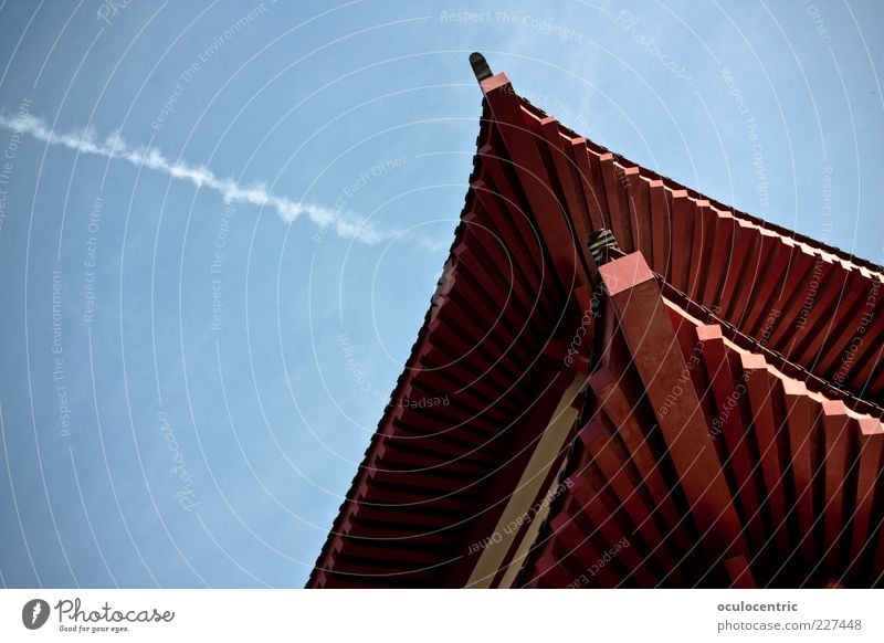 exotische Ecke Xi'an China Asien Hauptstadt Haus Dach eckig hoch blau rot Häusliches Leben Himmel Luftverkehr Chinesische Architektur Sommertag Balken