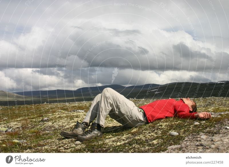 Dem Himmel nah Erholung ruhig Meditation Abenteuer Freiheit wandern Mensch maskulin Mann Erwachsene 1 18-30 Jahre Jugendliche Natur Landschaft Wolken Hügel