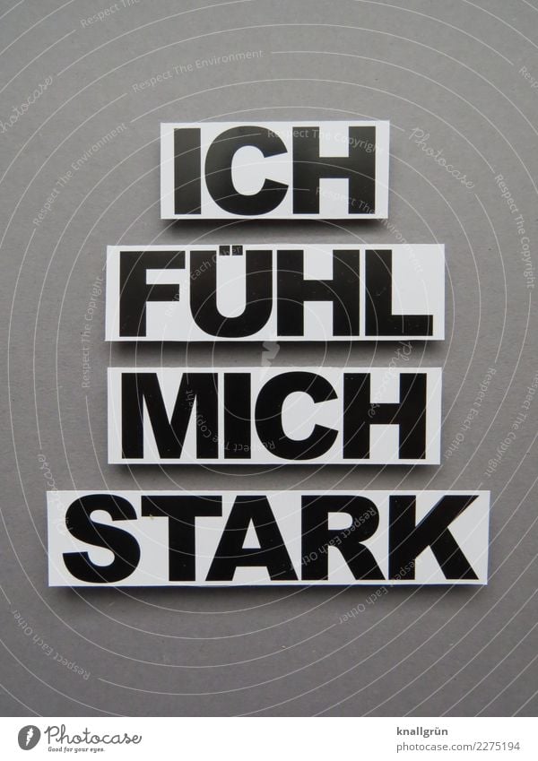 ICH FÜHL MICH STARK Schriftzeichen Schilder & Markierungen Kommunizieren eckig stark grau schwarz weiß Gefühle selbstbewußt Coolness Kraft Sicherheit Leistung