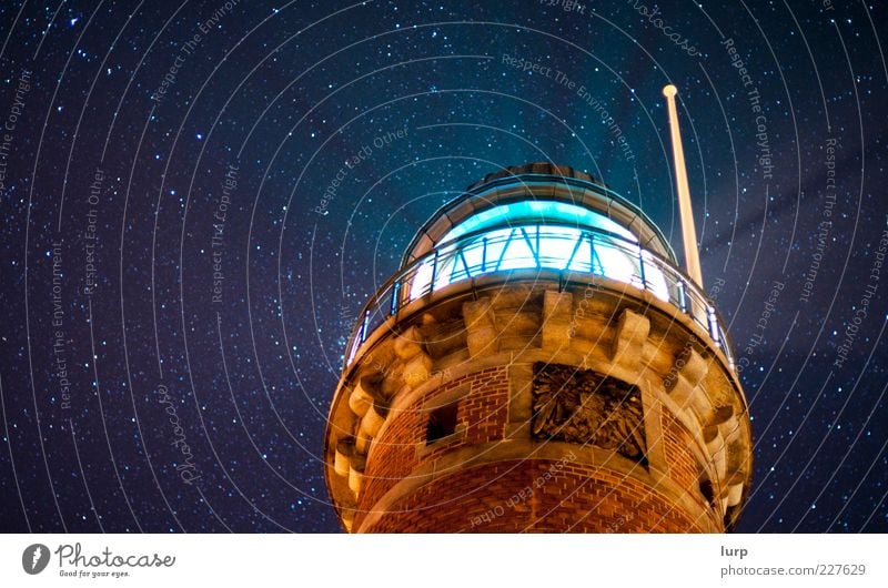 starlight, our local inspiration Himmel Leuchtturm blau Kiel Holtenau Lichtstrahl Strahlung Stern Sternenhimmel Farbfoto Außenaufnahme Nacht Nachthimmel