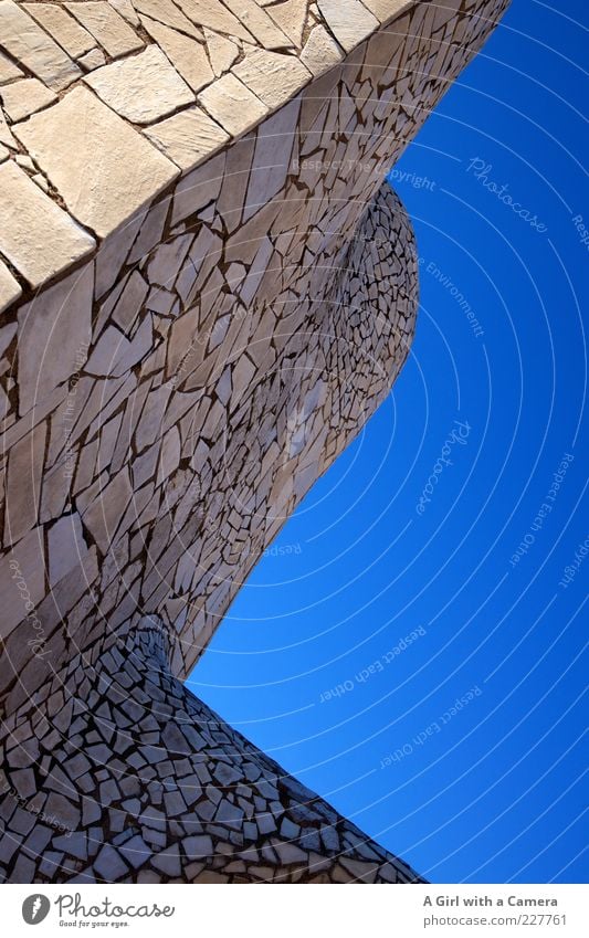 I think I'm going round the bend Himmel Schönes Wetter Barcelona Freude Casa Milà - La Pedrera Altstadt Haus Traumhaus Bauwerk Gebäude Architektur Mauer Wand