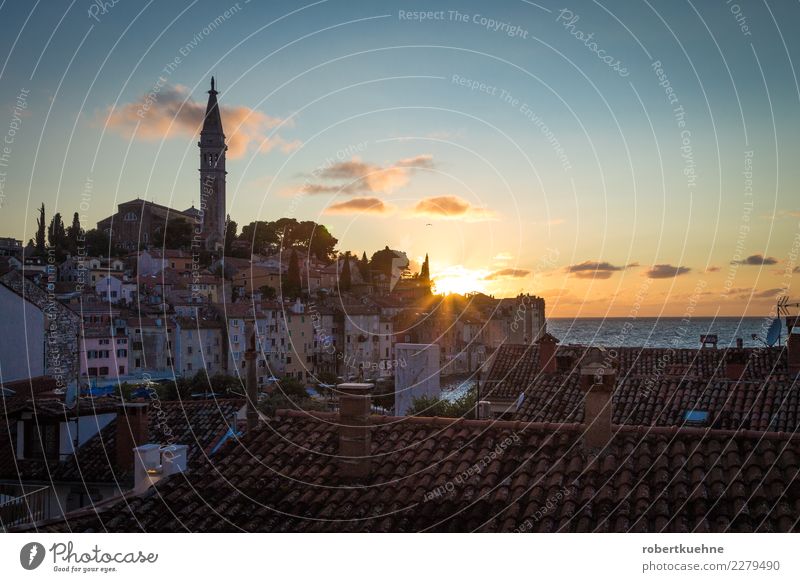 Sonnenuntergang in Rovinj Ferien & Urlaub & Reisen Tourismus Ausflug Sightseeing Kreuzfahrt Sommer Sommerurlaub Meer Architektur Schönes Wetter Kleinstadt Stadt